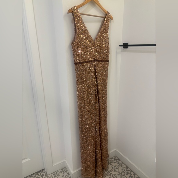 Mac Duggal Elegant Sequin Evening Gown - Picture 5 of 6